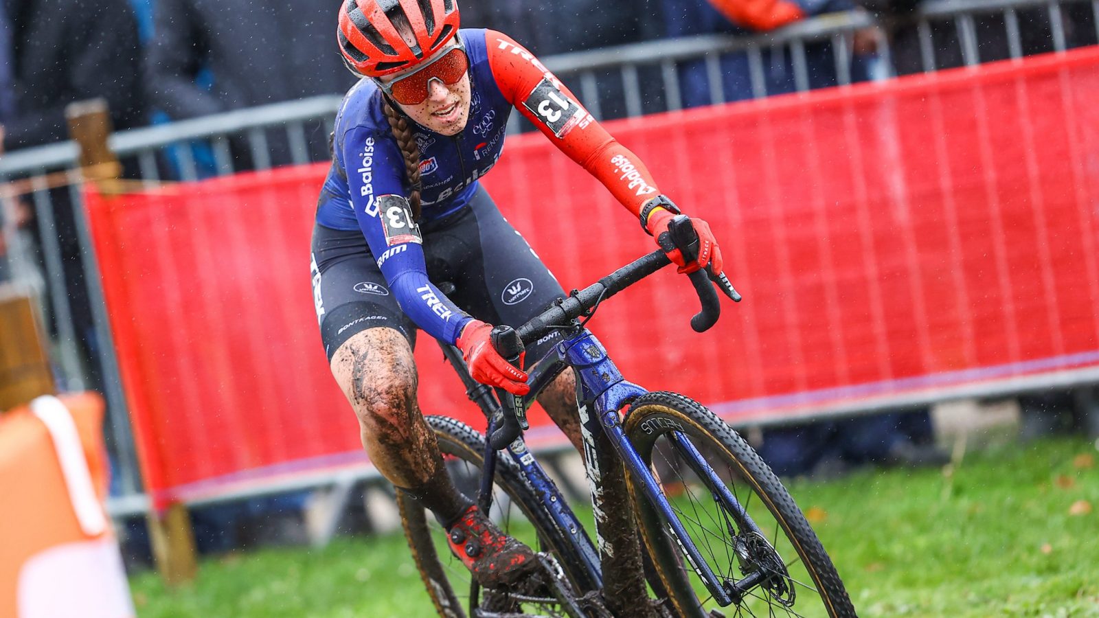 Dutch Shirin van Anrooij pictured in action during the women's elite race of the World Cup cyclocross cycling event in Hulst, the Netherlands, stage 7 (out of 14) of the UCI World Cup cyclocross competition, Sunday 27 November 2022. BELGA PHOTO DAVID PINTENS