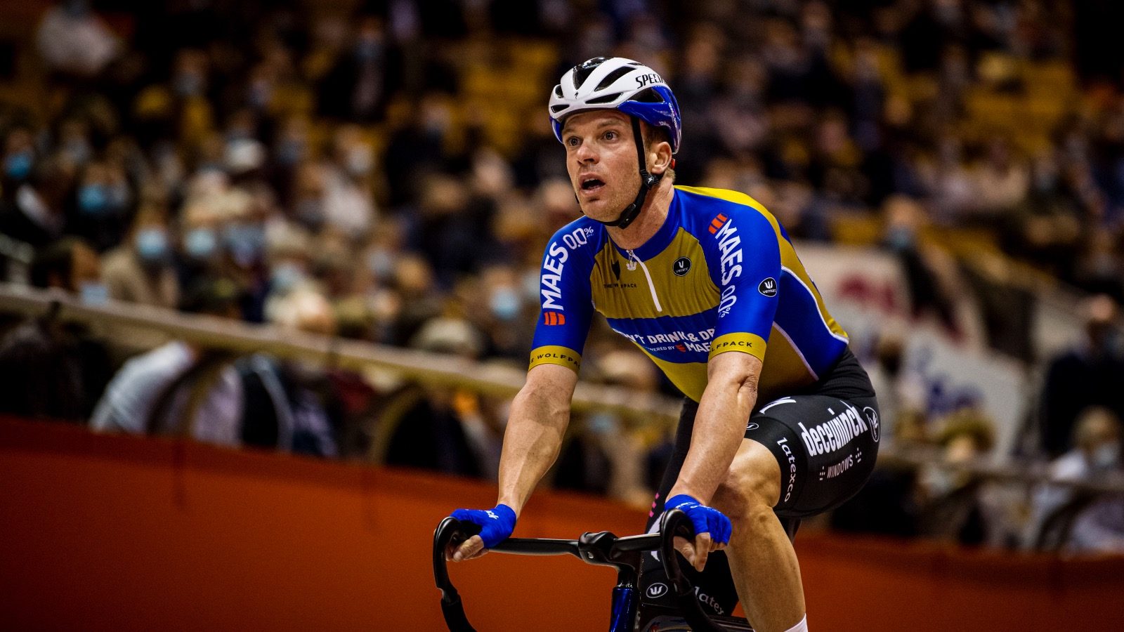 Belgian Iljo Keisse pictured in action during the first day of the Zesdaagse Vlaanderen-Gent six-day indoor cycling race at the indoor cycling arena 't Kuipke, Tuesday 16 November 2021, in Gent. This year's edition takes place from November 16th until November 21st. BELGA PHOTO JASPER JACOBS