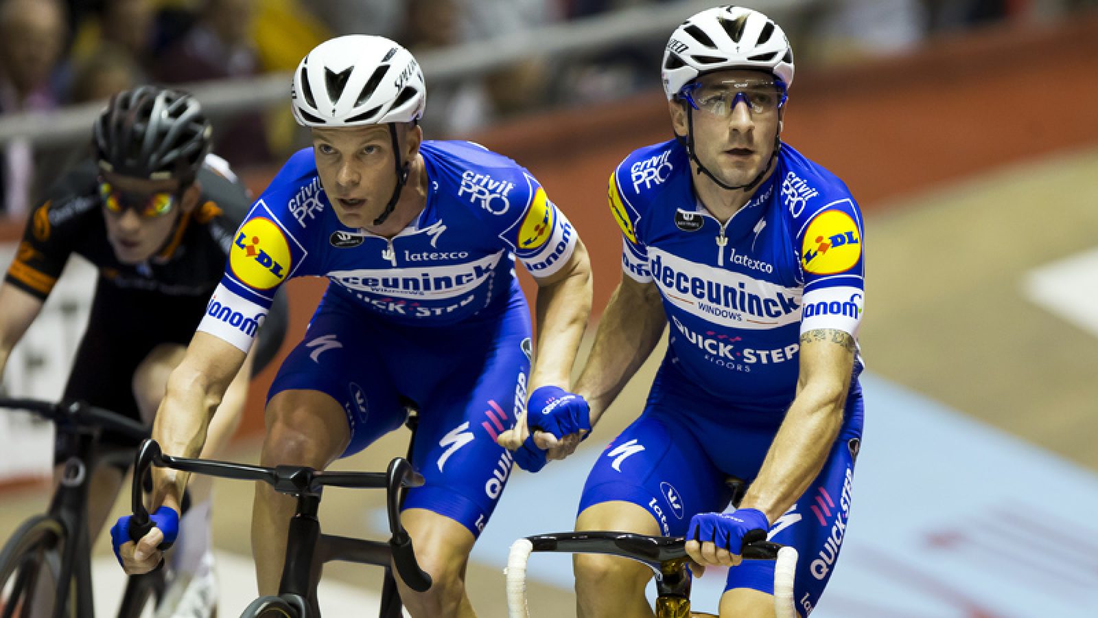 Belgian Iljo Keisse and Italian Elia Viviani pictured during the first day of the Zesdaagse Vlaanderen-Gent six-day indoor cycling race at the indoor cycling arena 't Kuipke, Tuesday 13 November 2018, in Gent. This year's edition takes place from November 13th until November 18th. BELGA PHOTO KRISTOF VAN ACCOM