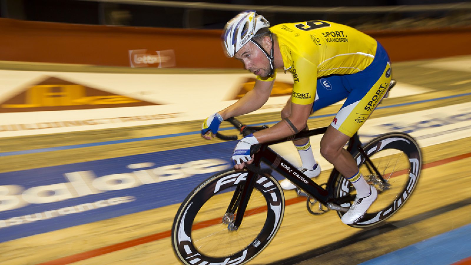Belgian Moreno De Pauw pictured in action during the last day of the Zesdaagse Vlaanderen-Gent six-day indoor cycling race at the indoor cycling arena 't Kuipke, Saturday 17 November 2018, in Gent. This year's edition takes place from November 13th until November 18th. BELGA PHOTO KRISTOF VAN ACCOM